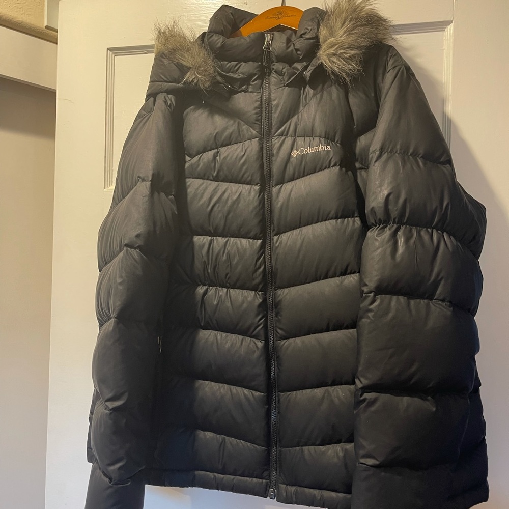 Columbia Winter Coat with Faux Fur Detachable Hood 2X Used.